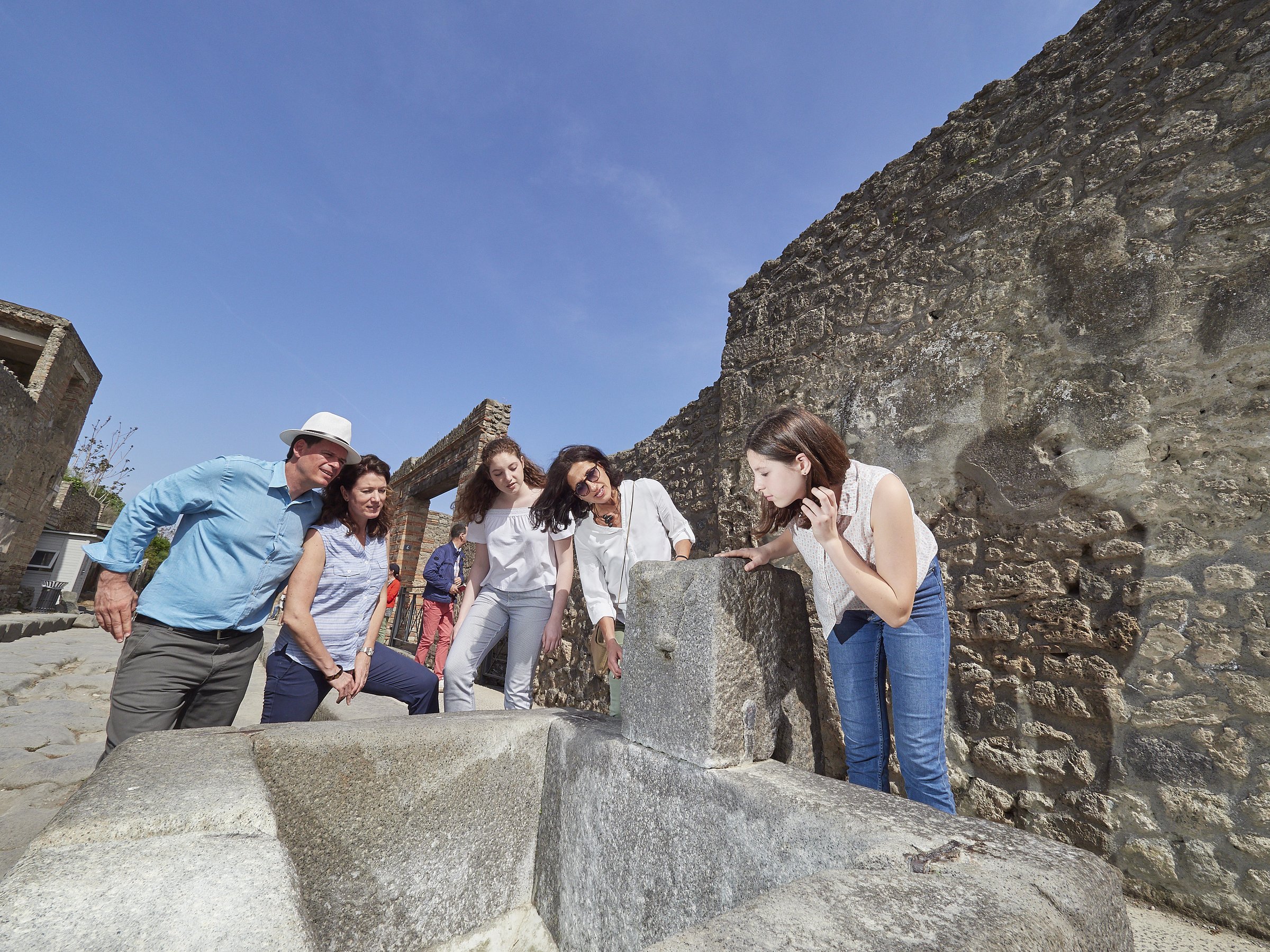 pompeii and herculaneum tour