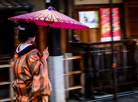 Geisha District Night Tour: Exploring Gion