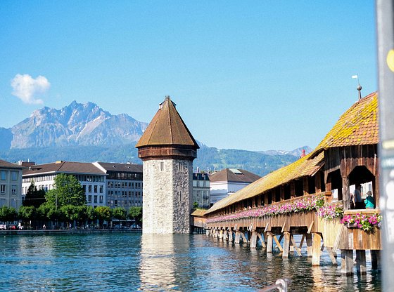 Lucerne City Tour: Old Town & Lakeside Highlights