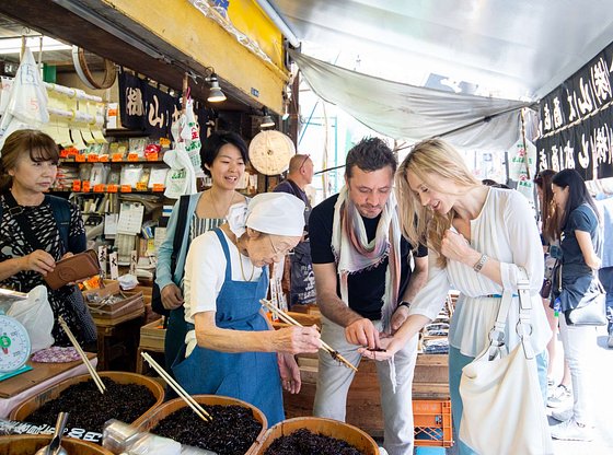Spanish - Tokyo Food Tour: Savoring Tsukiji Outer Market