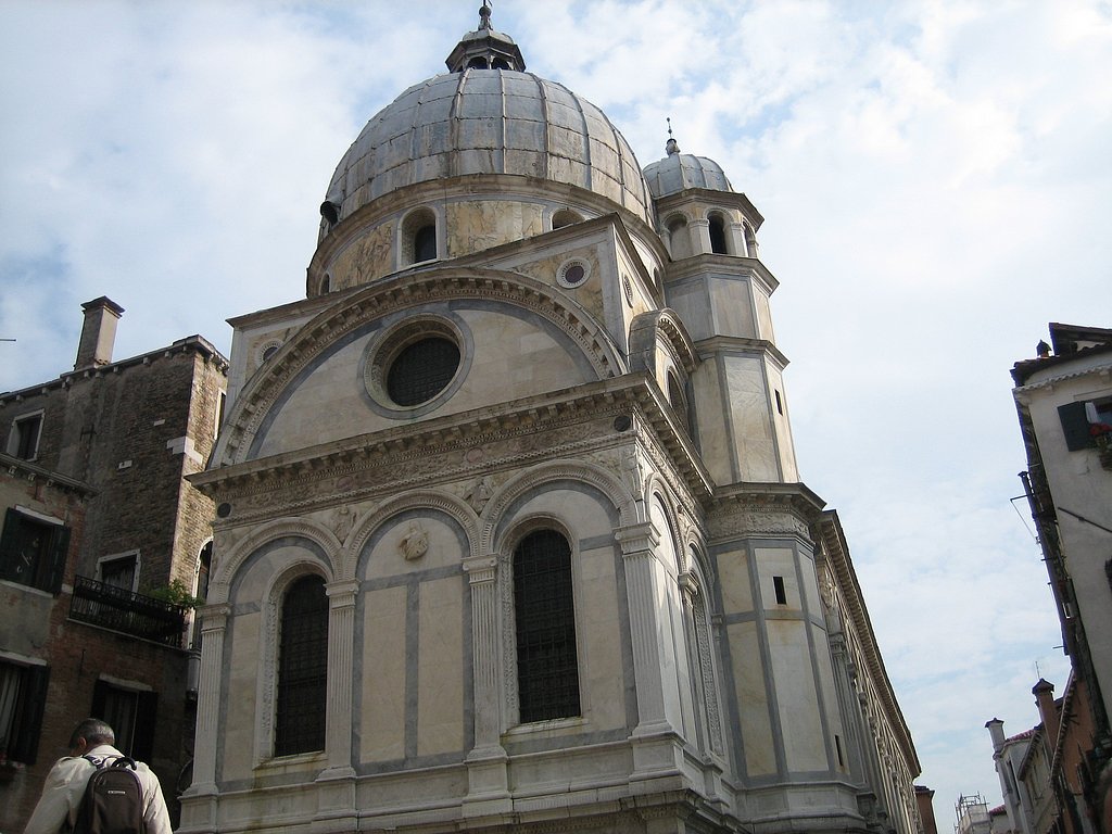 The domed Church of Madonna dell’Orto rises over Cannaregio’s narrow streets.